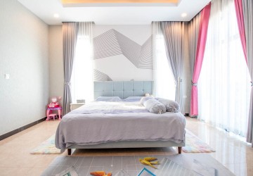 4 Bedroom Villa For Sale - Svay Thom, Siem Reap thumbnail