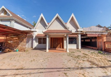 4 Bedroom Villa For Rent - Sala Kamreuk, Siem Reap thumbnail