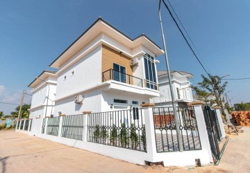 2 Bedroom Villa For Rent - Svay Dangkum, Siem Reap thumbnail