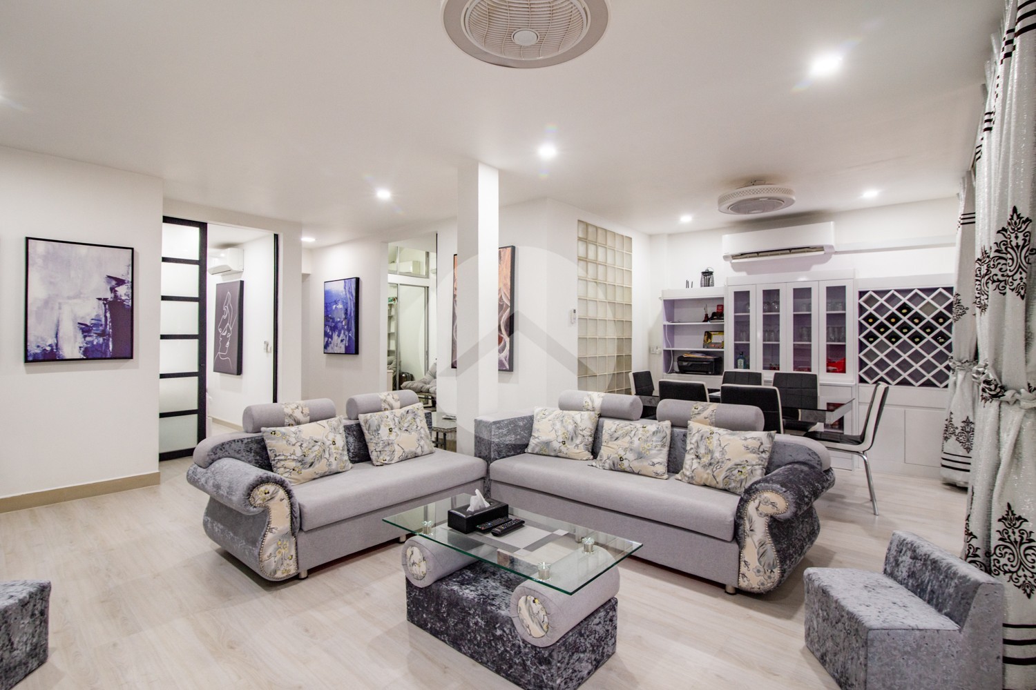 Renovated 2 Bedroom Apartment For Sale - Phsar Chas, Phnom Penh Renovated 2 Bedroom Apartment For Sale - Phsar Chas, Phnom Penh
