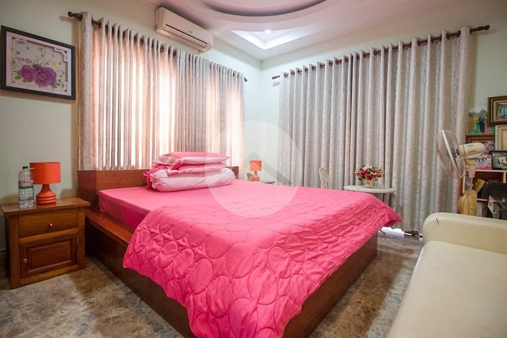 5 Bedroom House For Rent - Sangkat Siem Reap, Siem Reap thumbnail
