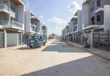 4 Bedroom Twin Villa For Sale - Hun Sen Blvd, Phnom Penh thumbnail