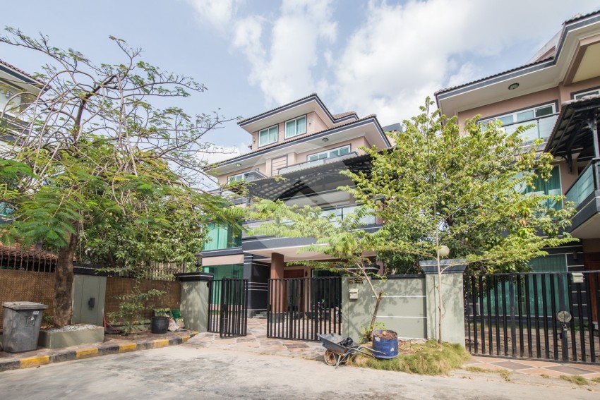 9 Bedroom Villa For Sale - Borey 999 New York, Boeung Tumpun, Phnom Penh
