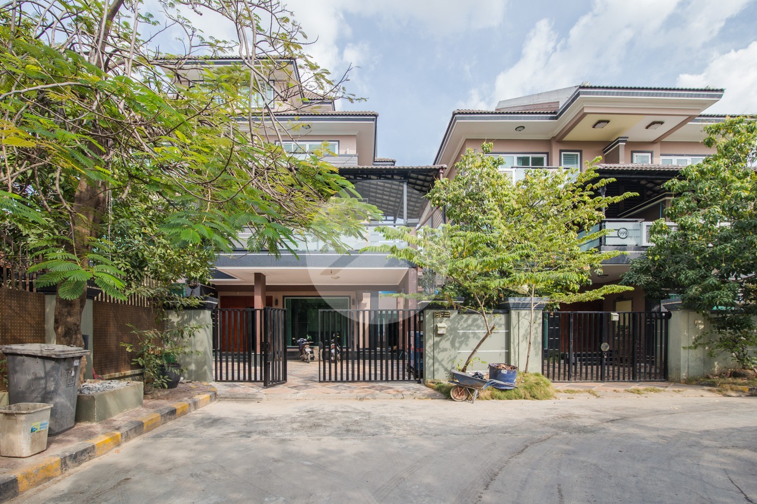 9 Bedroom Villa For Sale - Borey 999 New York, Boeung Tumpun, Phnom Penh - Image 2