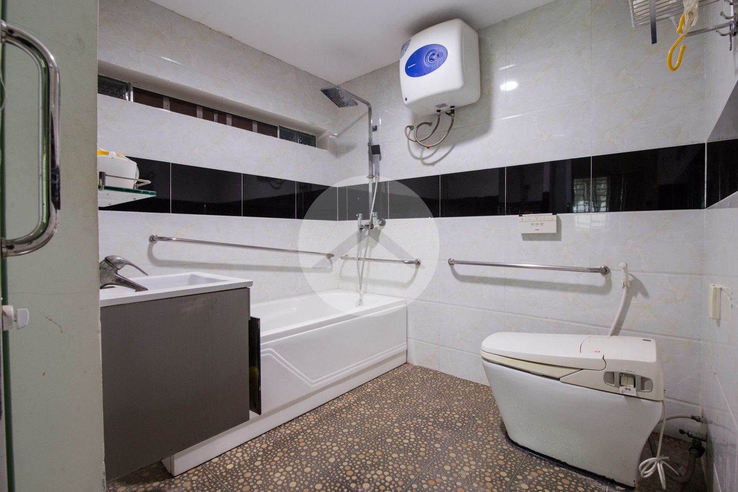 9 Bedroom Villa For Sale - Borey 999 New York, Boeung Tumpun, Phnom Penh - Image 33