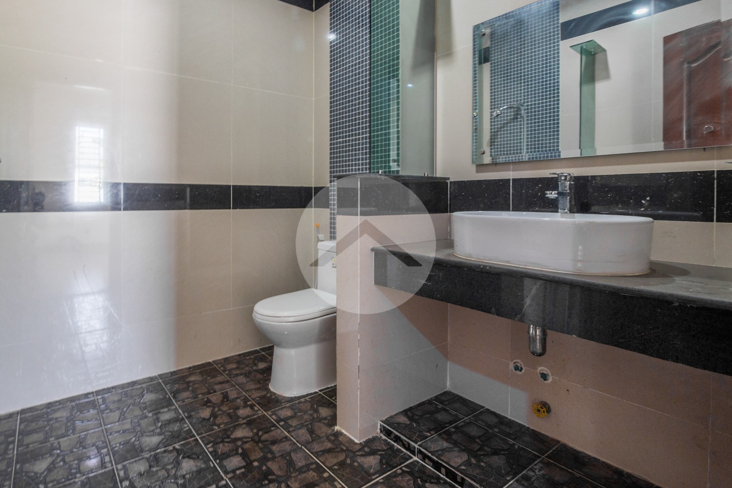 9 Bedroom Villa For Sale - Borey 999 New York, Boeung Tumpun, Phnom Penh - Image 39