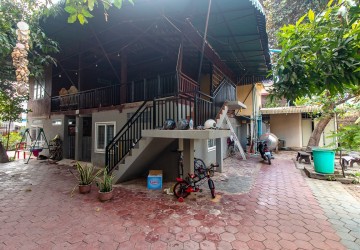 6 Bedroom Wooden House For Sale - Sala Kamreuk, Siem Reap thumbnail