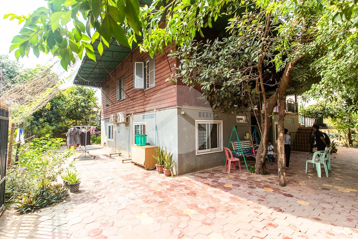 6 Bedroom Wooden House For Sale - Sala Kamreuk, Siem Reap
