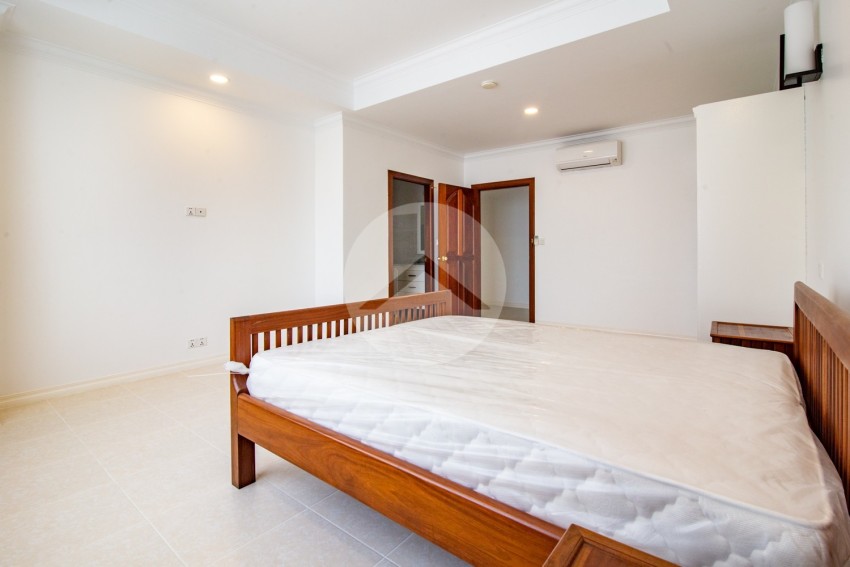 4 Bedroom Penthouse Serviced Apartment  For Rent - BKK1, Phnom Penh