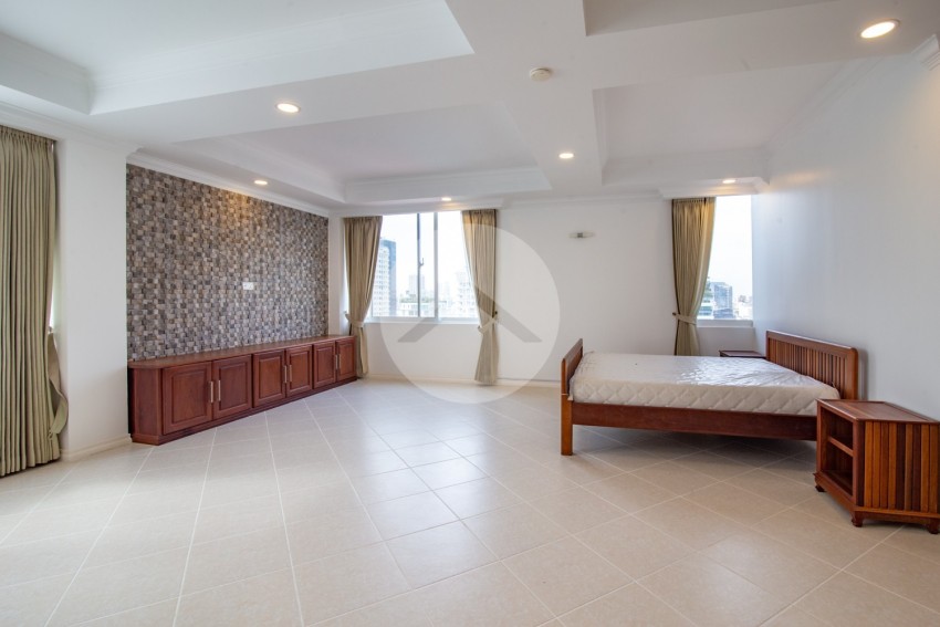 4 Bedroom Penthouse Serviced Apartment  For Rent - BKK1, Phnom Penh