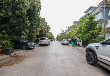 4 Bedroom Twin Villa For Rent - Russey Keo, Phnom Penh thumbnail