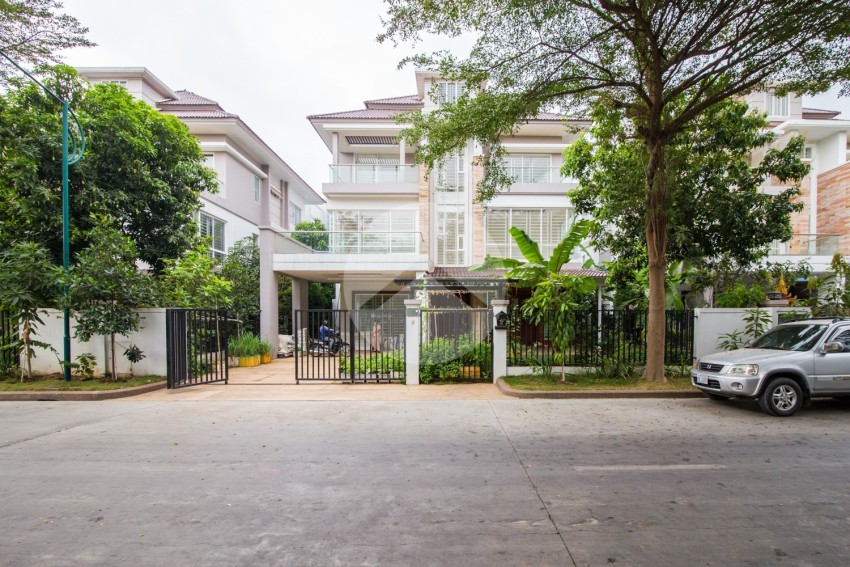 6 Bedroom Single Villa For Rent - Russey Keo, Phnom Penh
