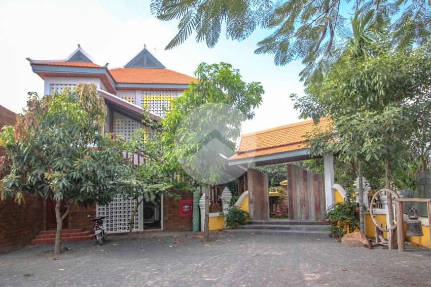 12 Bedroom Resort For Sale - Koh Kra Bei, Chbar Ampov, Phnom Penh