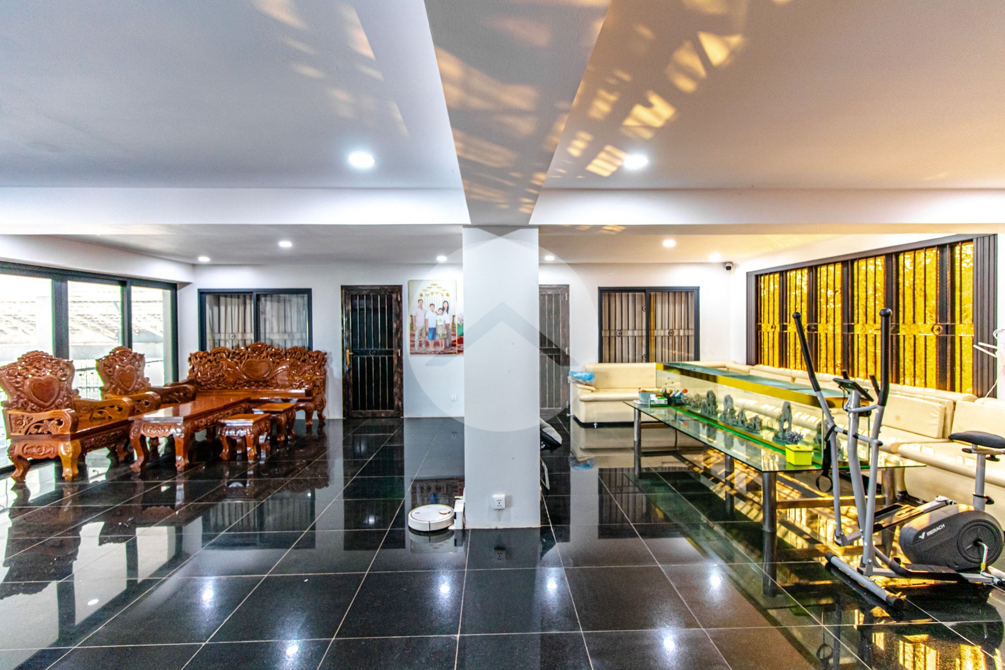 6 Bedroom Commercial Shophouse For Sale - Sala Kamreuk, Siem Reap - Image 3