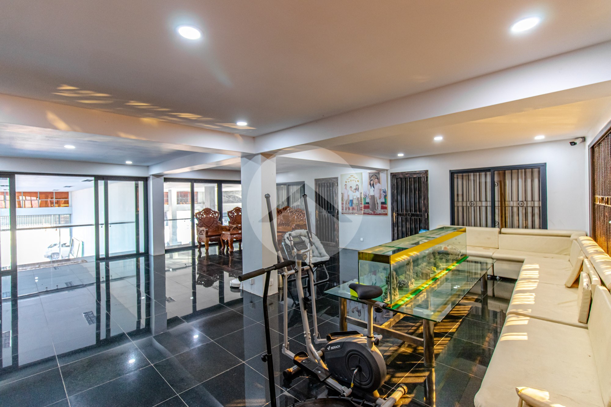 6 Bedroom Commercial Shophouse For Sale - Sala Kamreuk, Siem Reap - Image 4