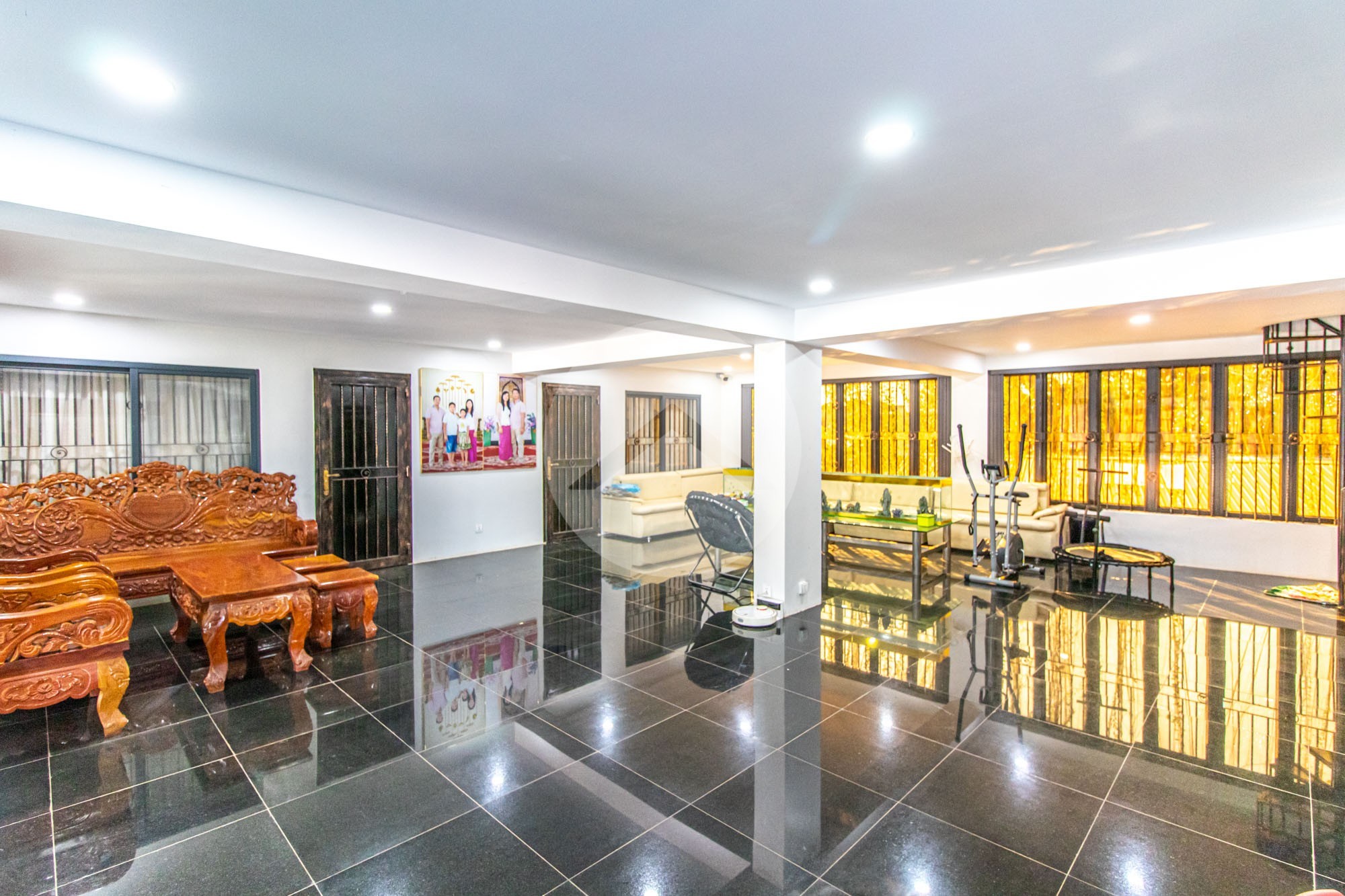 6 Bedroom Commercial Shophouse For Sale - Sala Kamreuk, Siem Reap - Image 2