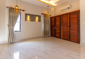 3 Bedroom Villa For Rent - Sangkat Siem Reap, Siem Reap thumbnail