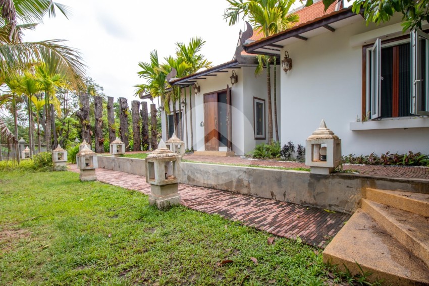 2 Bedroom Modern Villa For Sale - Sala Kamreuk, Siem Reap