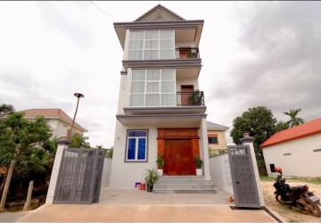 4 Bedroom Villa For Rent - Svay Dangkum, Siem Reap thumbnail