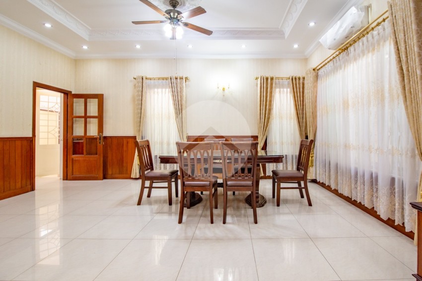 3 Bedroom Villa For Rent - Tonle Bassac, Phnom Penh