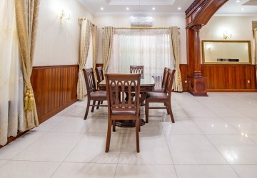 3 Bedroom Villa For Rent - Tonle Bassac, Phnom Penh thumbnail