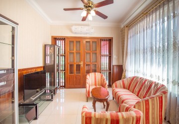 3 Bedroom Villa For Rent - Tonle Bassac, Phnom Penh thumbnail