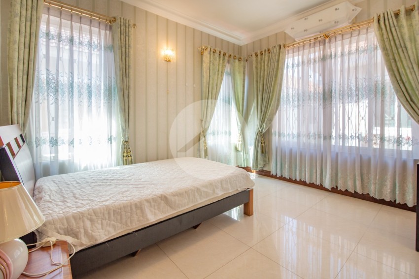 3 Bedroom Villa For Rent - Tonle Bassac, Phnom Penh