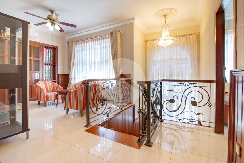 3 Bedroom Villa For Rent - Tonle Bassac, Phnom Penh