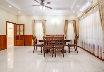 3 Bedroom Villa For Rent - Tonle Bassac, Phnom Penh thumbnail