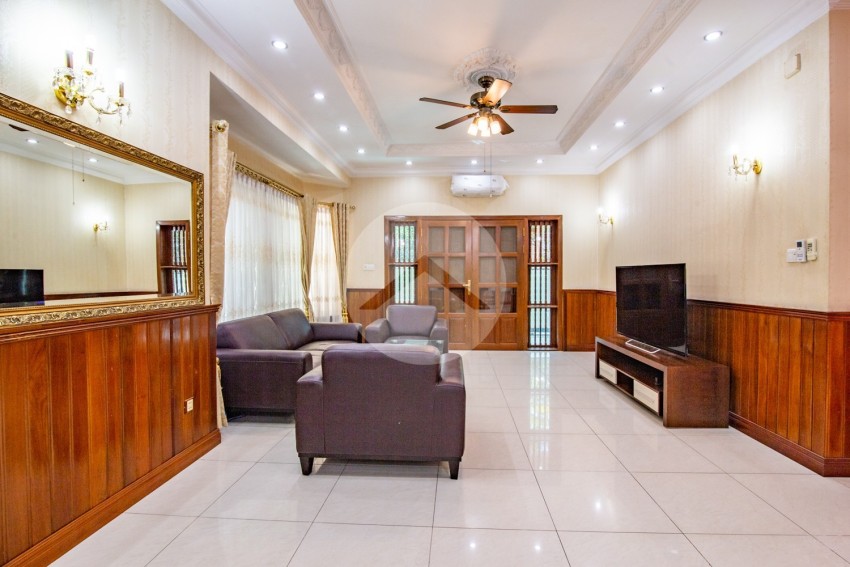 3 Bedroom Villa For Rent - Tonle Bassac, Phnom Penh