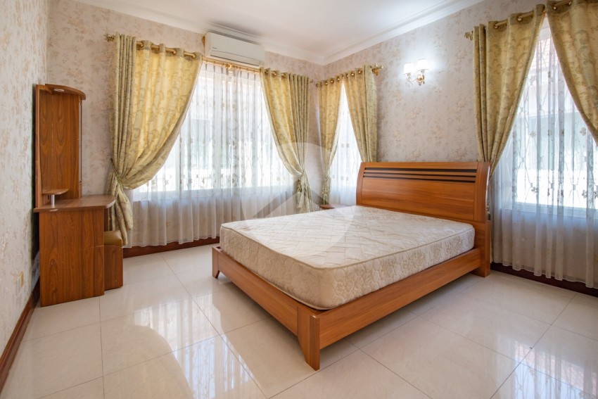 3 Bedroom Villa For Rent - Tonle Bassac, Phnom Penh