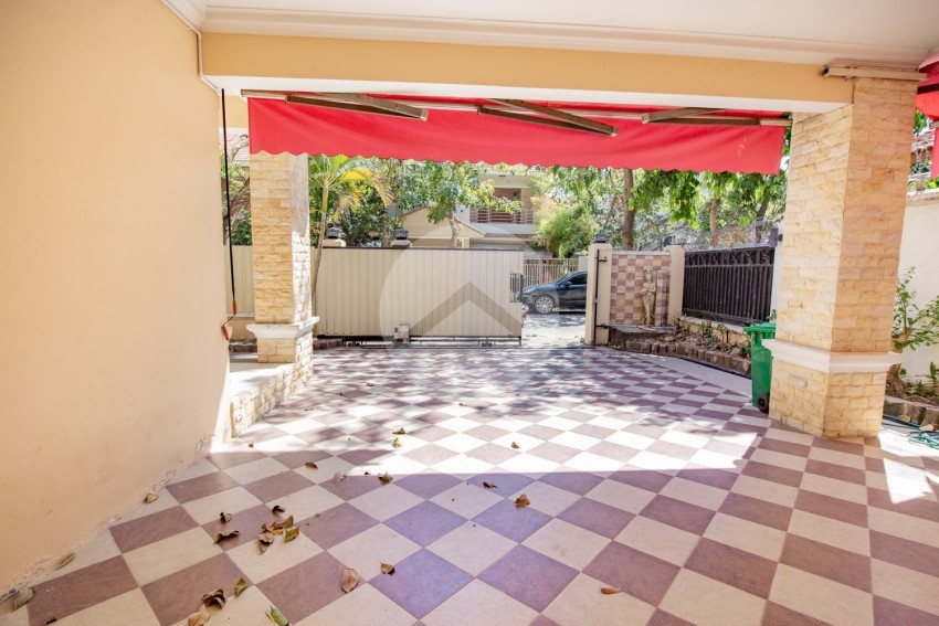 3 Bedroom Villa For Rent - Tonle Bassac, Phnom Penh