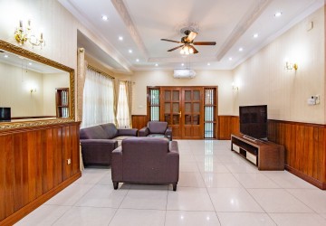 3 Bedroom Villa For Rent - Tonle Bassac, Phnom Penh thumbnail