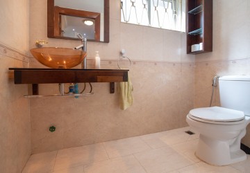 3 Bedroom Villa For Rent - Tonle Bassac, Phnom Penh thumbnail