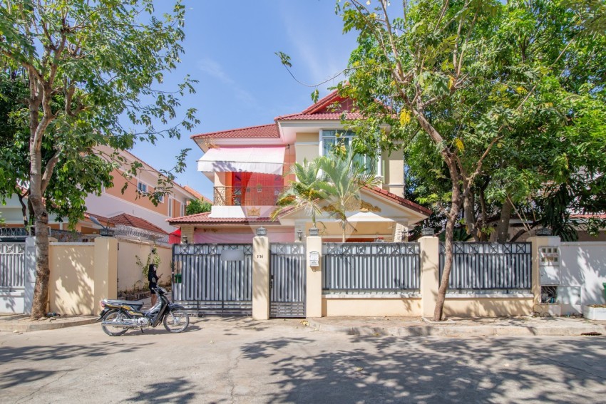 3 Bedroom Villa For Rent - Tonle Bassac, Phnom Penh