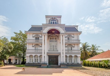 11 Bedroom Luxury Villa For Sale - Sala Kamreuk, Siem Reap thumbnail