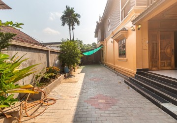 5 Bedroom House For Rent - Teuk Vil, Siem Reap thumbnail