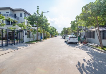 6 Bedroom Villa For Rent - Russey Keo, Phnom Penh thumbnail