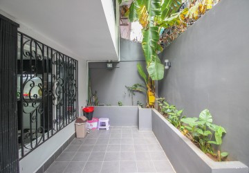 4 Bedroom Renovated Townhouse For Rent - Russian Market, Phnom Penh thumbnail
