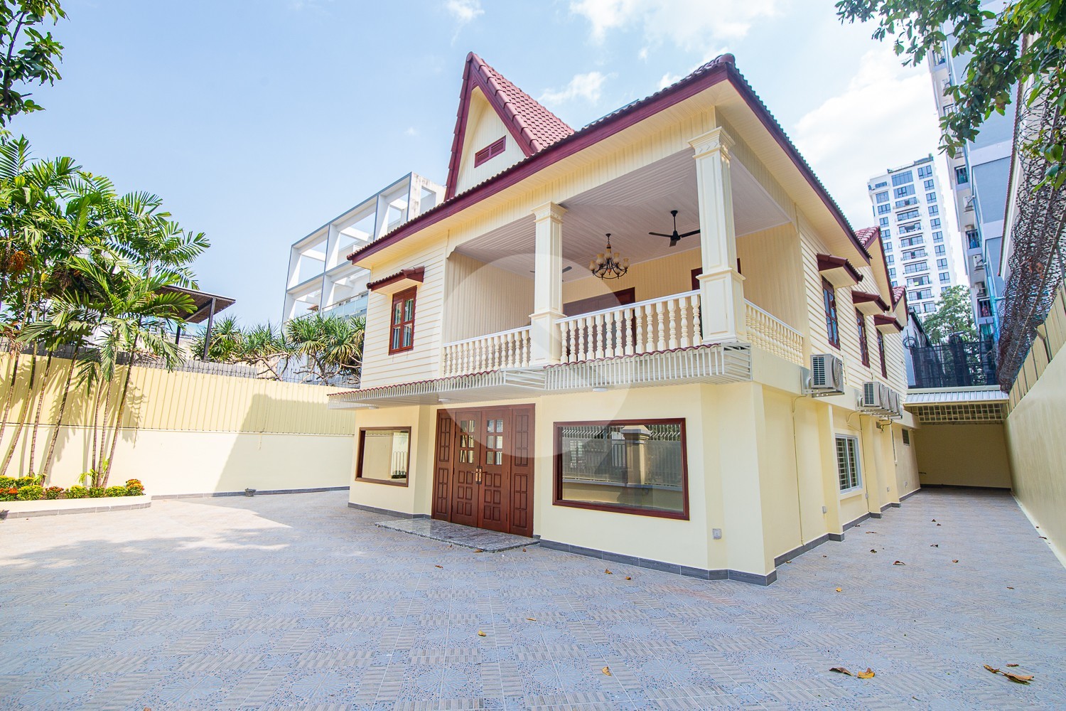 4 Bedroom Wooden Villa For Rent - BKK1, Phnom Penh