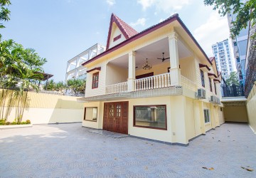 4 Bedroom Wooden Villa For Rent - BKK1, Phnom Penh thumbnail