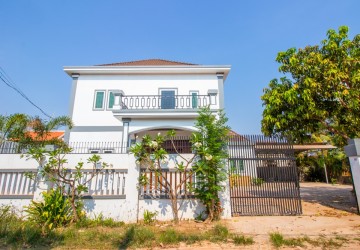 4 Bedroom House For Rent - Svay Dangkum, Siem Reap thumbnail