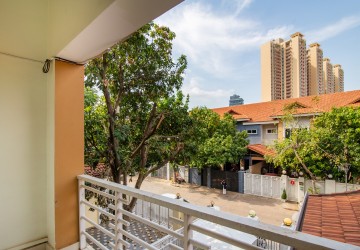 3 Bedroom Villa For Rent - Bassac Garden City, Tonle Bassac, Phnom Penh thumbnail