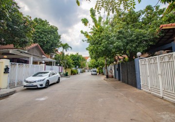 3 Bedroom Villa For Rent - Bassac Garden City, Tonle Bassac, Phnom Penh thumbnail