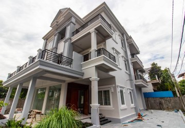 5 Bedroom Villa For Sale - Svay Dangkum, Siem Reap thumbnail