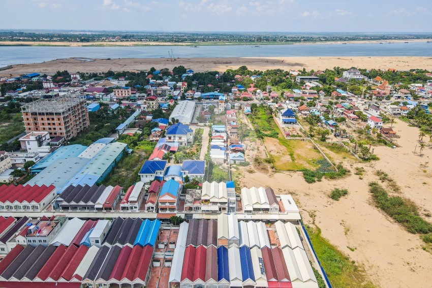 4 Bedroom Link House For Sale at Borey Mongkul Phnom Penh - Veal Sbov, Phnom Penh