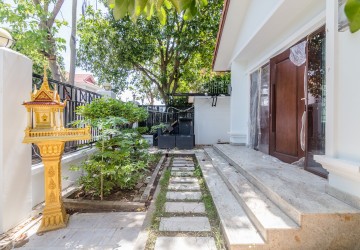 4 Bedroom Villa For Rent - Bassac Garden City, Tonle Bassac, Phnom Penh thumbnail