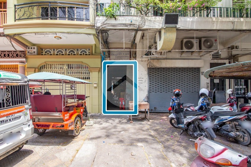3 Bedroom Triplex Apartment For Sale - Daun Penh, Phnom Penh