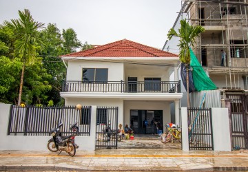 4 Bedroom Commercial Villa For Rent - Wat Bo, Siem Reap thumbnail