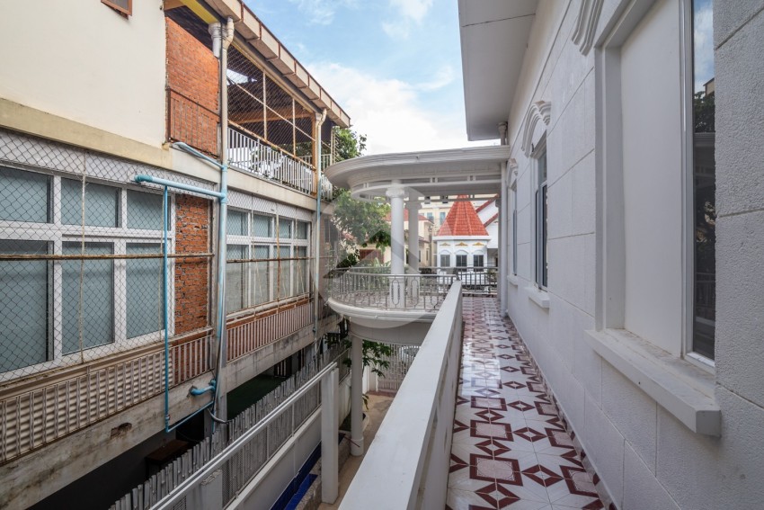12 Bedroom Commercial Villa For Sale - Beoung Raing, Phnom Penh